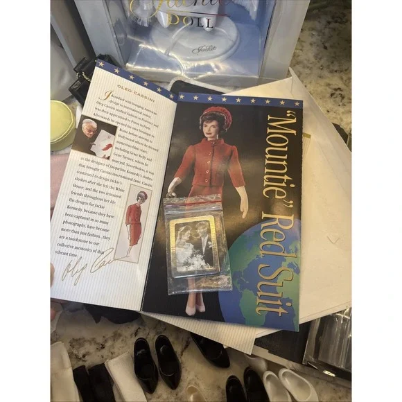 Franklin Mint Jackie Kennedy Doll with Wardrobe Trunk Outfits Accessories Book - Picture 8 of 16
